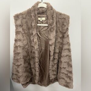 Entro Faux Fur Vest in Soft Brown. Gorgeous classy vest Large